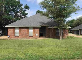 417 Madison Oaks Dr, Madison, MS 39110
