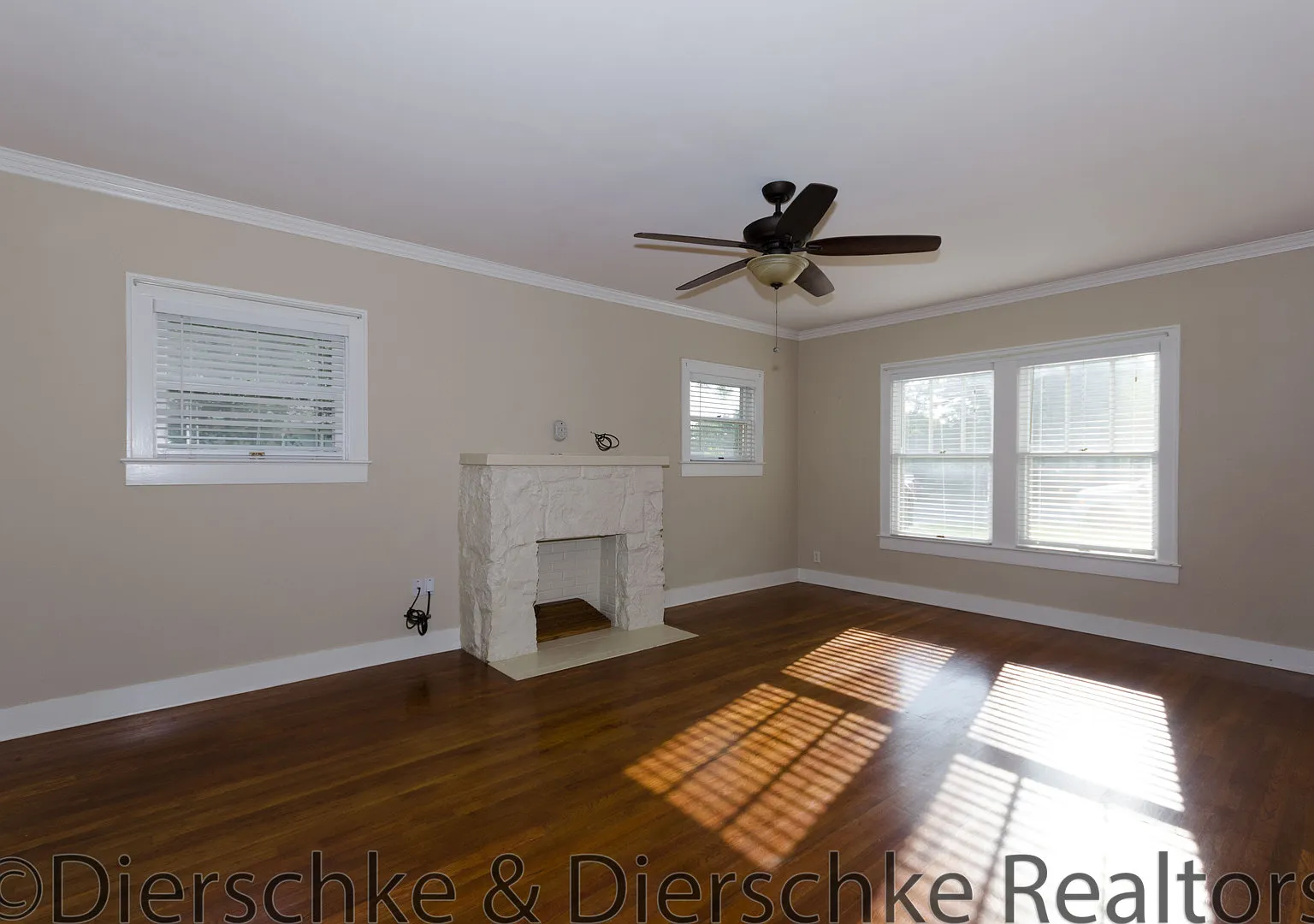 Precious Santa Rita Home! 3 Bedroom, 2 Bath Over 1600 Sq Ft, Don't Miss Out! — Photo 4