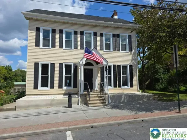 121 Main St, Alburtis, PA 18011