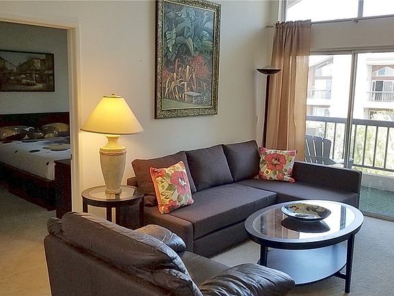 2nd image of 5530 Owensmouth Ave APT 317