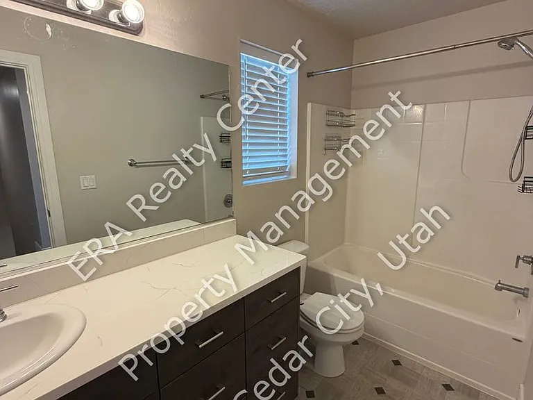2854 W Meadow St — Photo 15