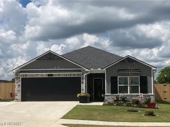 305 Twisted Oak Way, Greenwood, AR 72936