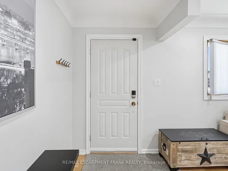 95 E 18th St #1 — Photo 12