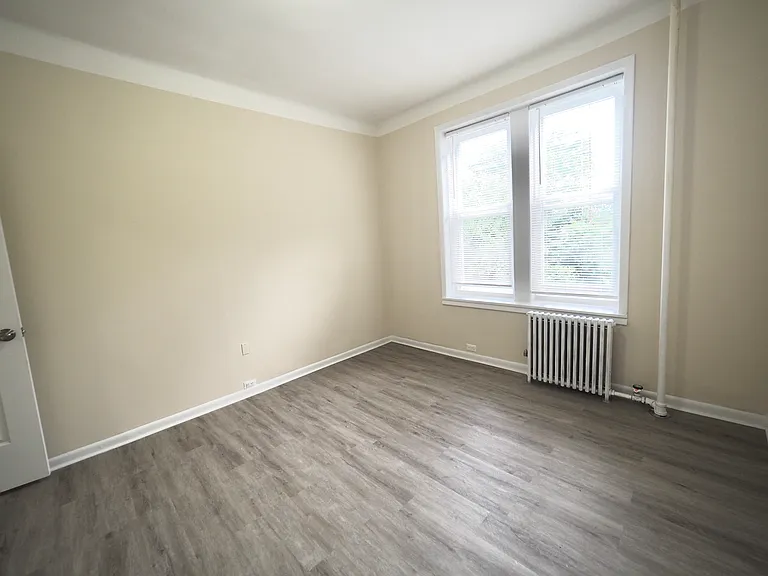 21-22 Newtown Ave #2 — Photo 6
