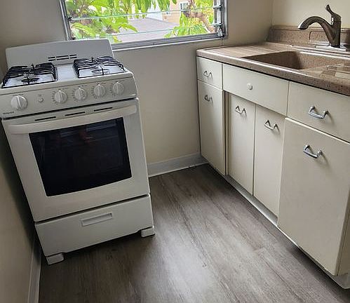 4th image of 2102 Balboa Ave #B07