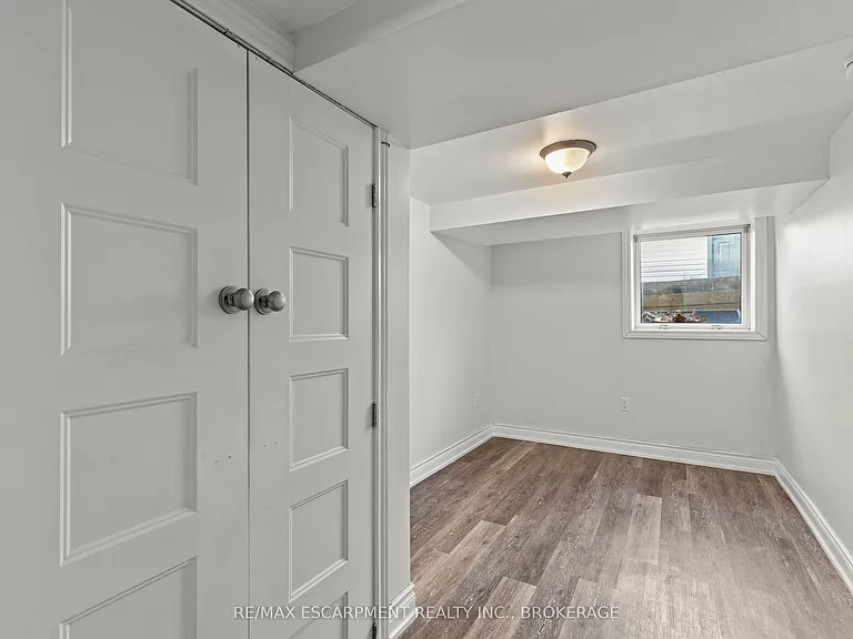 14 Westmount Ave #LOWER — Photo 15
