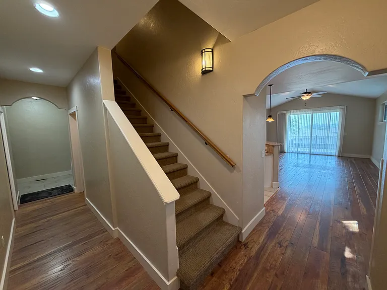 815 Parkway Dr — Photo 18