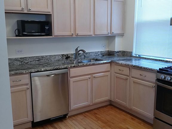 4th image of 556 W Arlington Pl #Ch