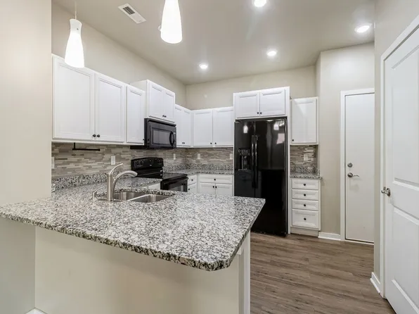 320 SW 6th St Unit 106, Des Moines, IA 50309