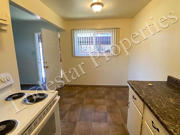 Dine-in kitchen