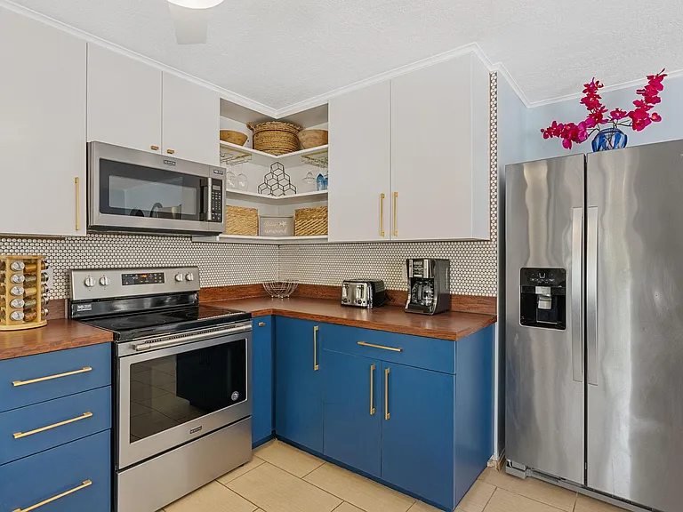 Laurene Dr — Photo 6