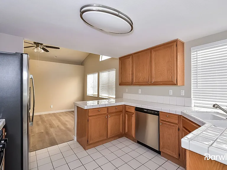 4600 Mancilla St — Photo 3