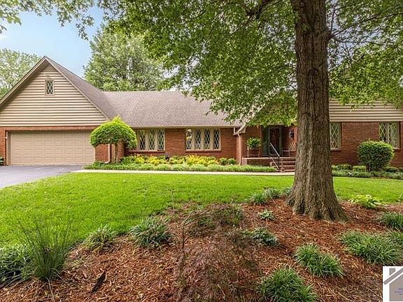 2nd image of 203 Golf Club Ln