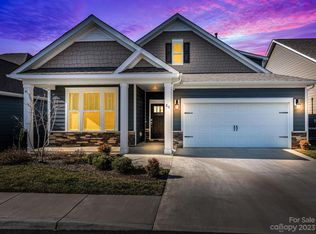 80 Cameo Dr, Flat Rock, NC 28731