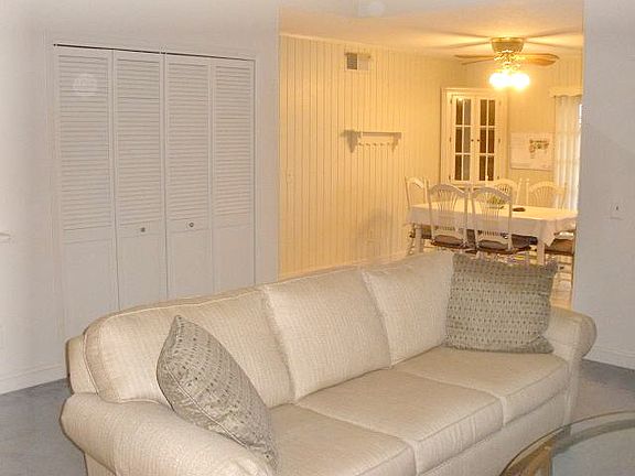 4th image of 2114 E Caroline Dr