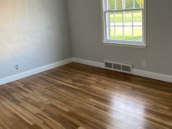 4th image of 803 Burton Ave