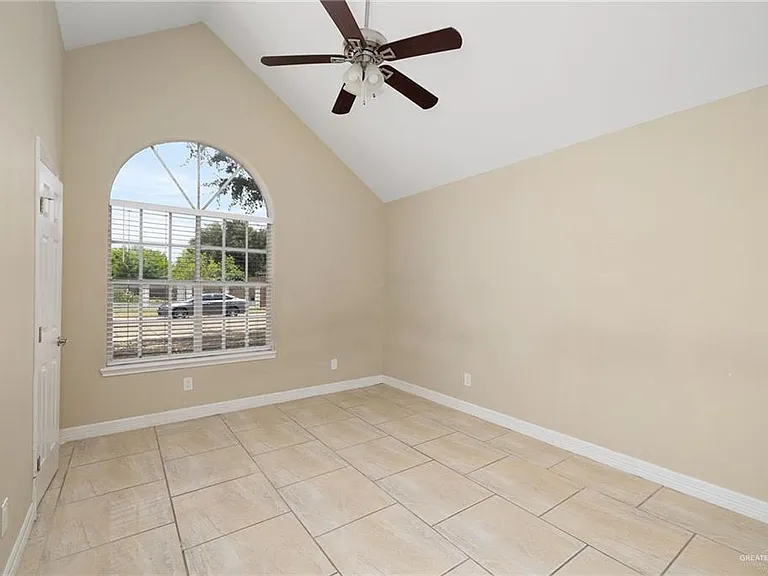 2413 Xenops Ave — Photo 11