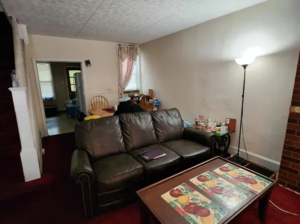 2524 S 63rd St, Philadelphia, PA 19142