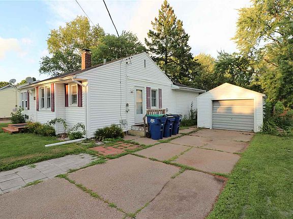 4th image of 1423 Cherry St