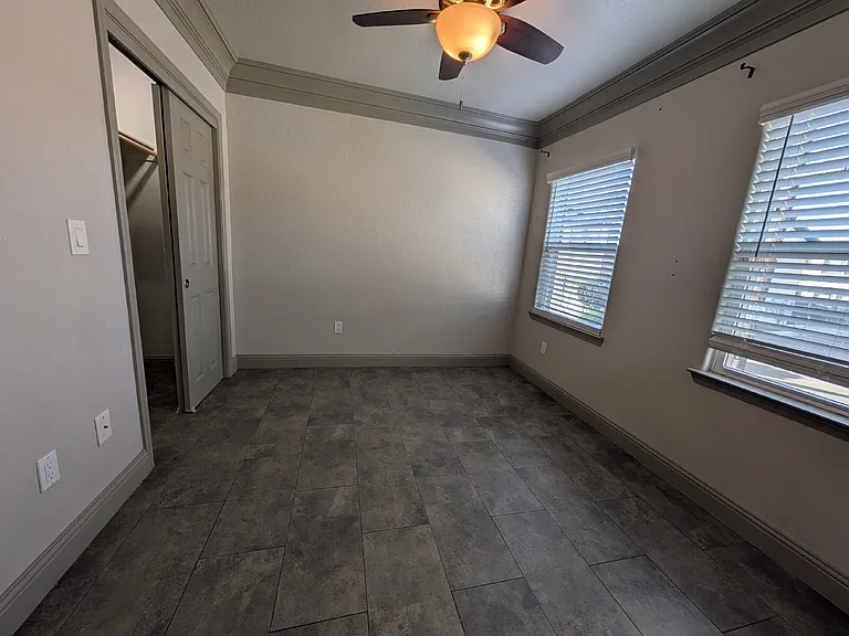 935 E Divisadero St — Photo 9