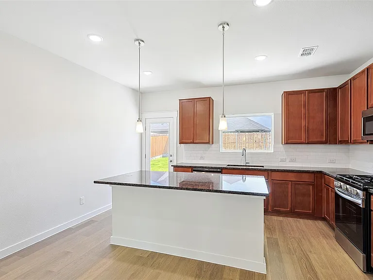 623 Russell Dr — Photo 9