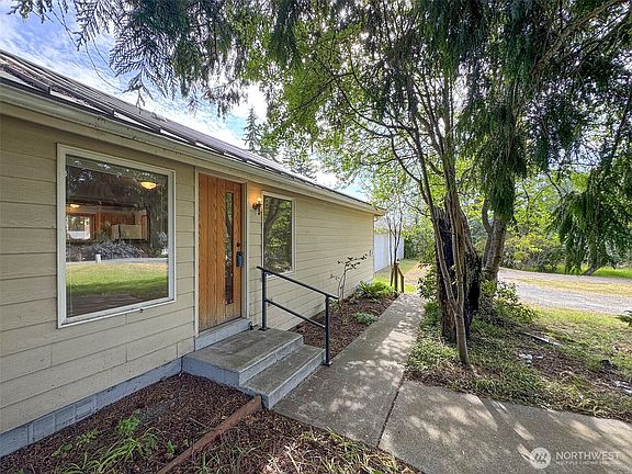 3rd image of 1218 W Lauridsen Boulevard