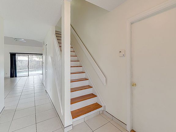 3rd image of 3070 Woolridge Dr