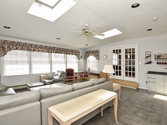 3rd image of 19 Ellsworth Pl