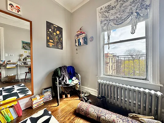 Rented by Outlive | media 12