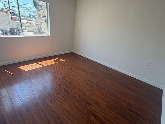 5th image of 12225 Pacific Ave #8