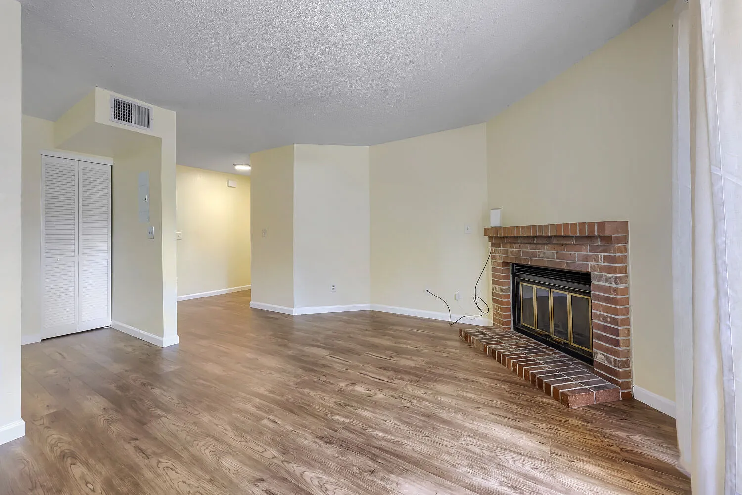 2 bed, 950 sqft, $2,200 — Photo 2
