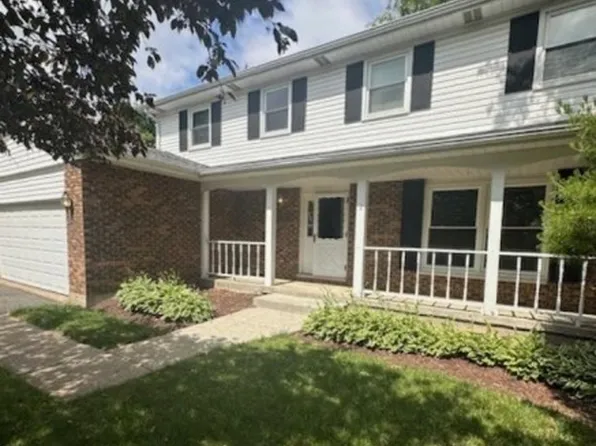 574 Lochwood Dr, Crystal Lake, IL 60012