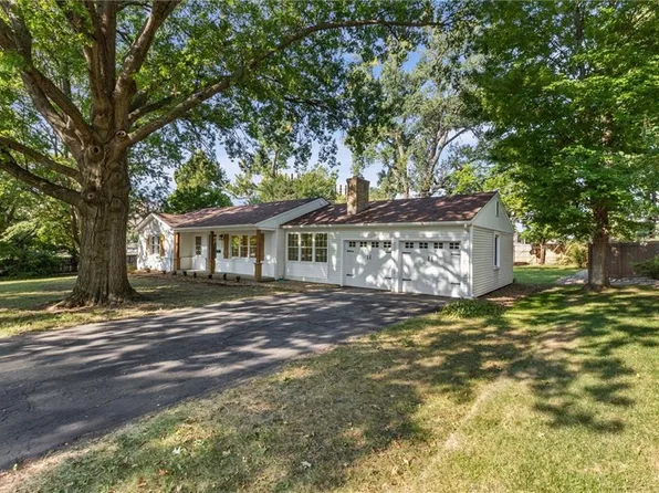 5644 Barkley St, Mission, KS 66202