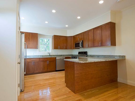 4th image of 37 Marcella St