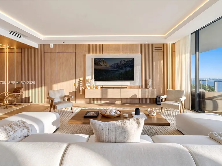 700 NE 24th St #Penthouse 5902 — Photo 11