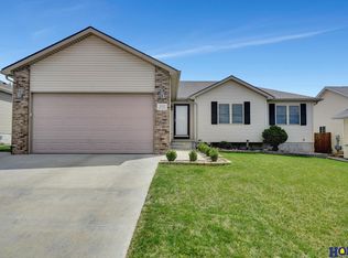 8109 Mackenzie Rd, Lincoln, NE 68505