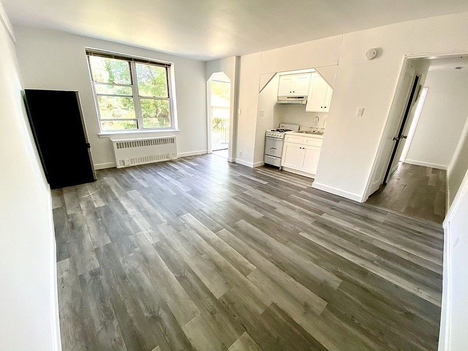 1st image of 40-05 195th St #1E