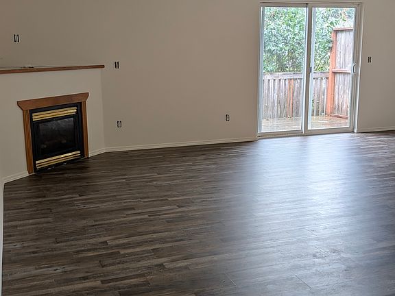 Spacious vaulted front room