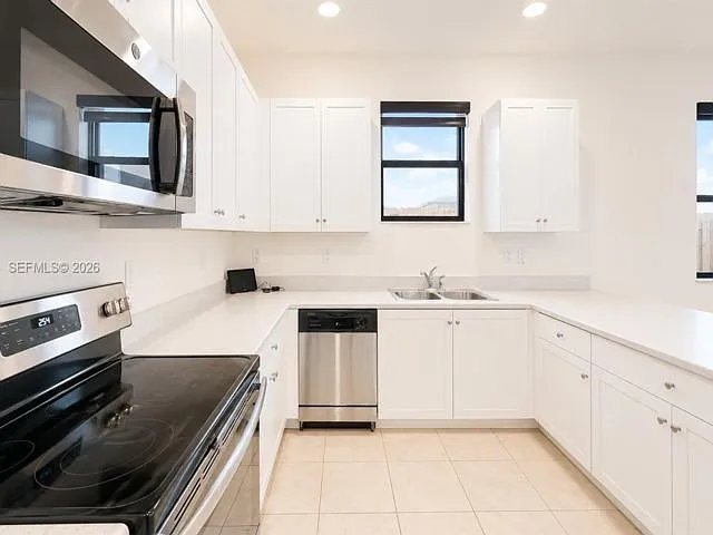 2434 NE 1st St #2434 — Photo 12