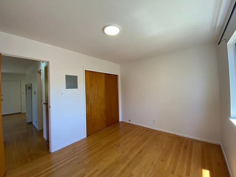1642 Harmon St — Photo 11