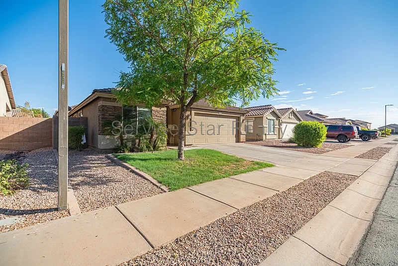 4 bed, 2.0 bath, 1861 sqft, $2,300 — Photo 3