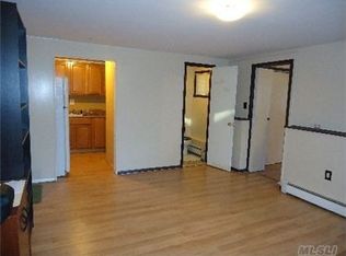 352 Vermont St, Lindenhurst, NY 11757