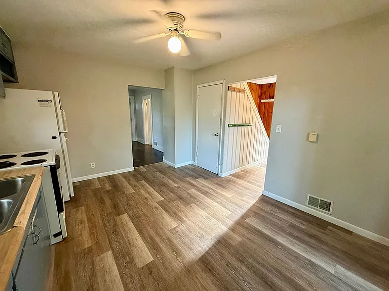 415 Weston Ave — Photo 4