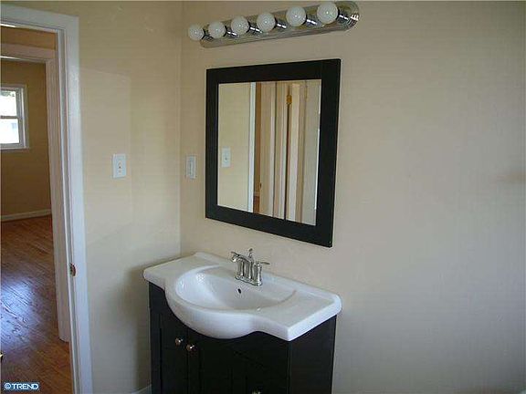 5th image of 2420 Alister Dr