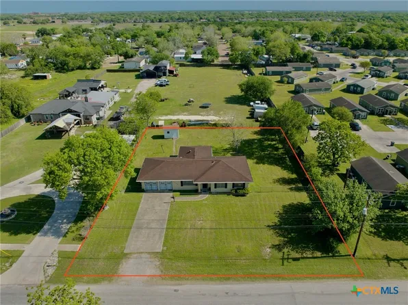 3502 E Juan Linn St, Victoria, TX 77901