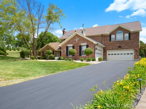 1S635 Verdun Dr, Winfield, IL 60190