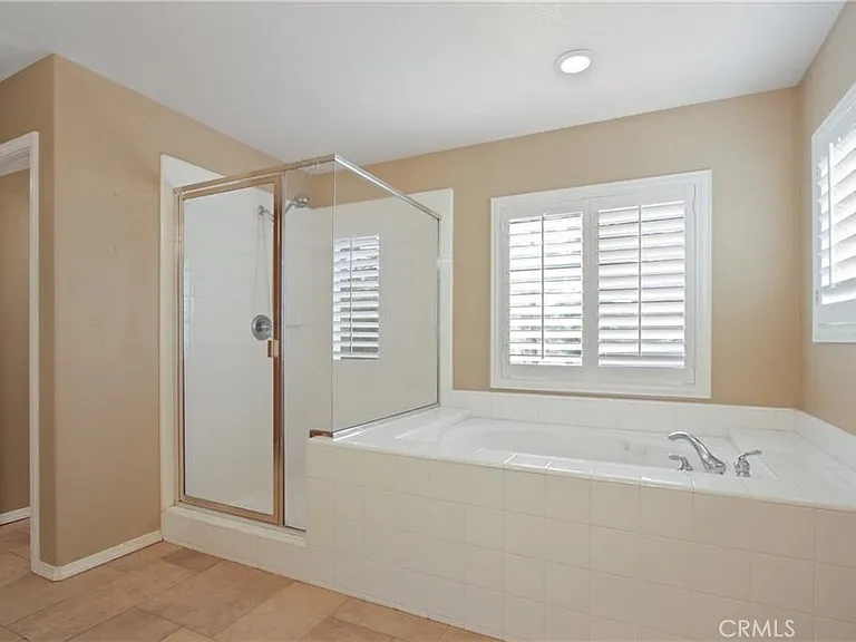 823 Canterbury Ln — Photo 25