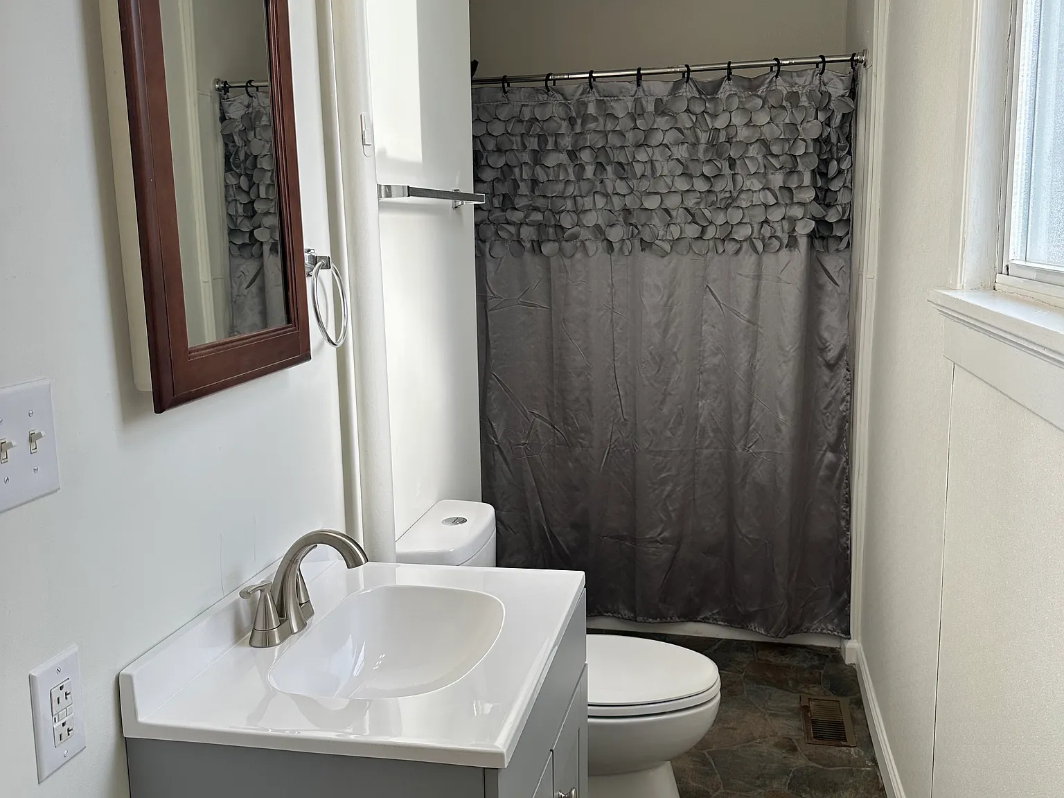1 bed, 900 sqft, $900 — Photo 4