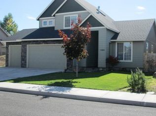 1584 NW Teakwood Ln, Redmond, OR 97756