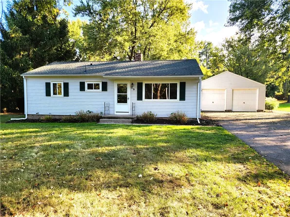 39 Castle Rd, Rochester, NY 14623